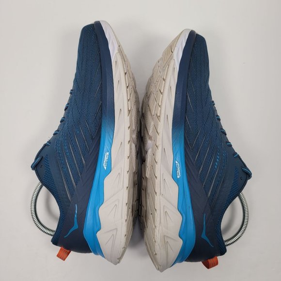 Athletic_Shoes